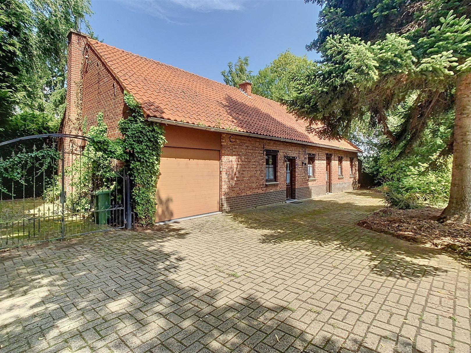 Landelijk gelegen te verbouwen woning! foto 1