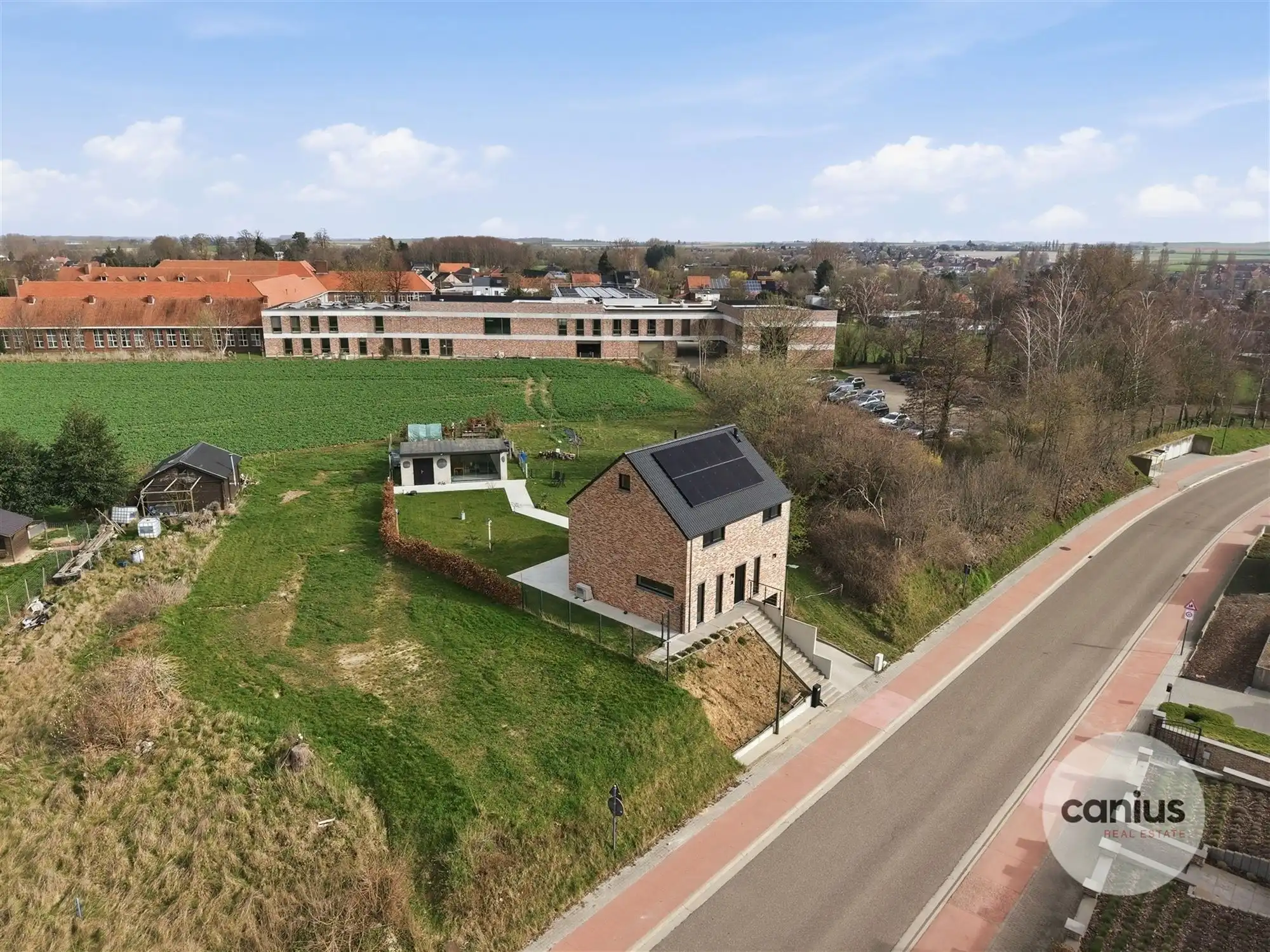 STIJLVOLLE, ENERGIEZUINIGE WONING MET LIFT, 3 SLAAPKAMERS EN PRACHTIGE TUIN NABIJ CENTRUM LANDEN foto 2