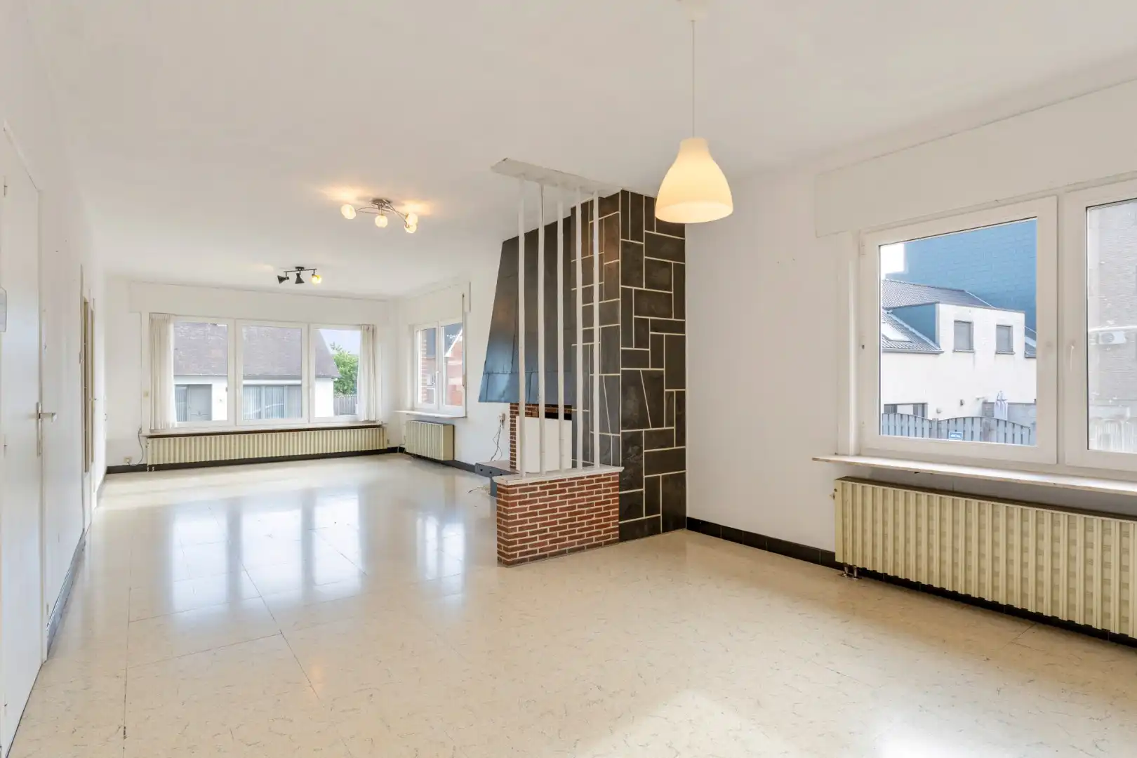 Ruime gezinswoning op een perceel van 9a60ca met 4 slaapkamers en een inpandige garage nabij het centrum van Opoeteren foto 6