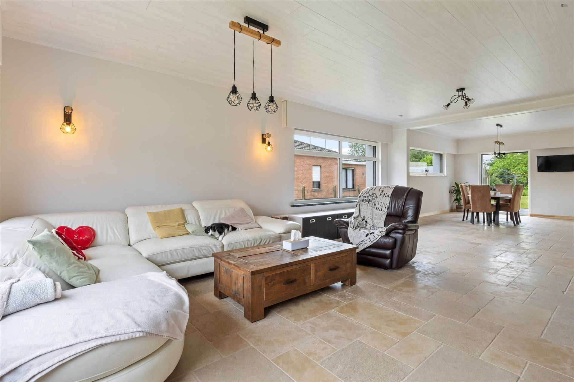 Open bebouwing met 5 slaapkamers op 2.561m² grond foto 6