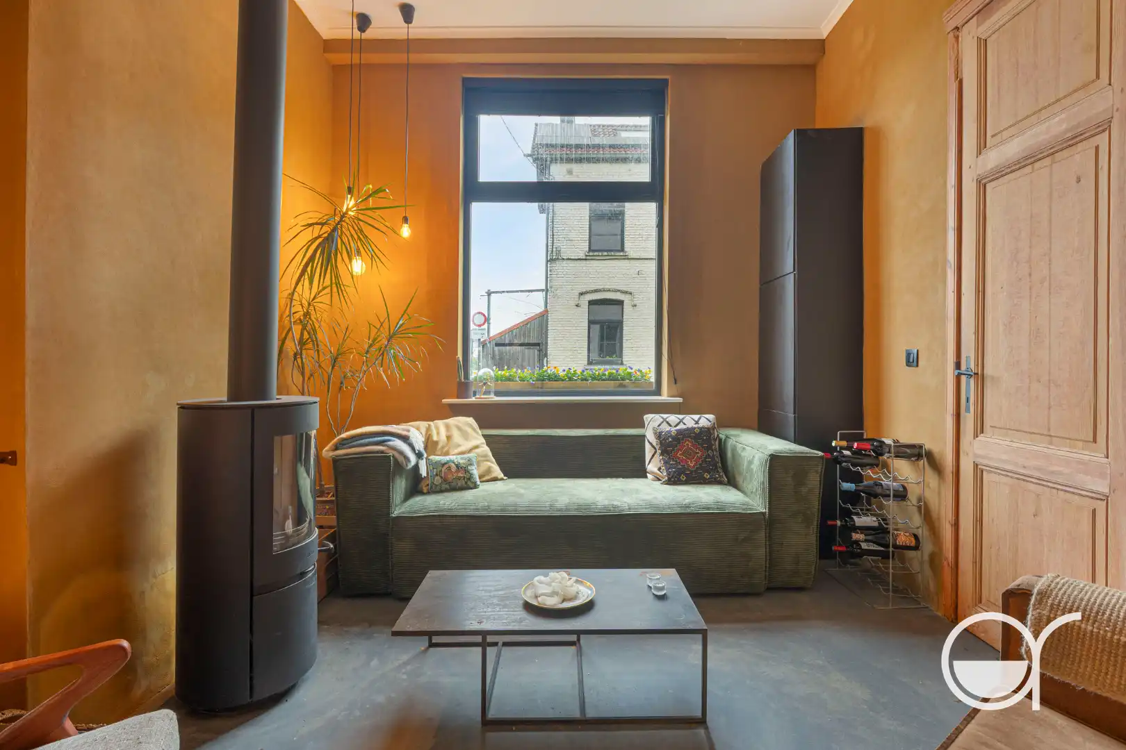 Karaktervolle, volledig gerenoveerde woning met oog voor detail en kwaliteit foto 2