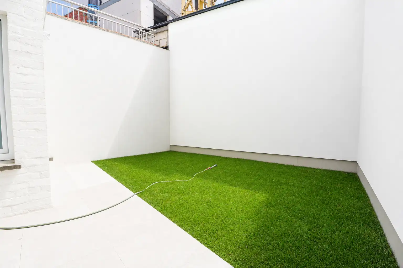 Instapklaar 2-slaapkamerappartement met tuin. foto 8