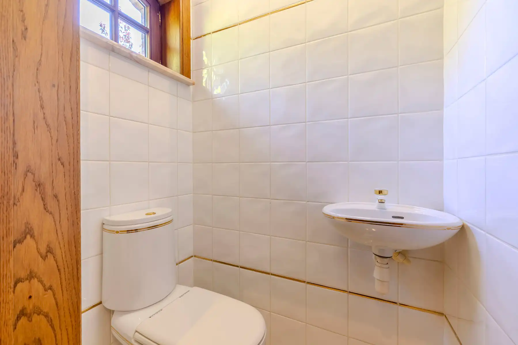 Ruim landhuis op ca. 3010 m² grond met ca. 736 m² bew.opp. foto 21