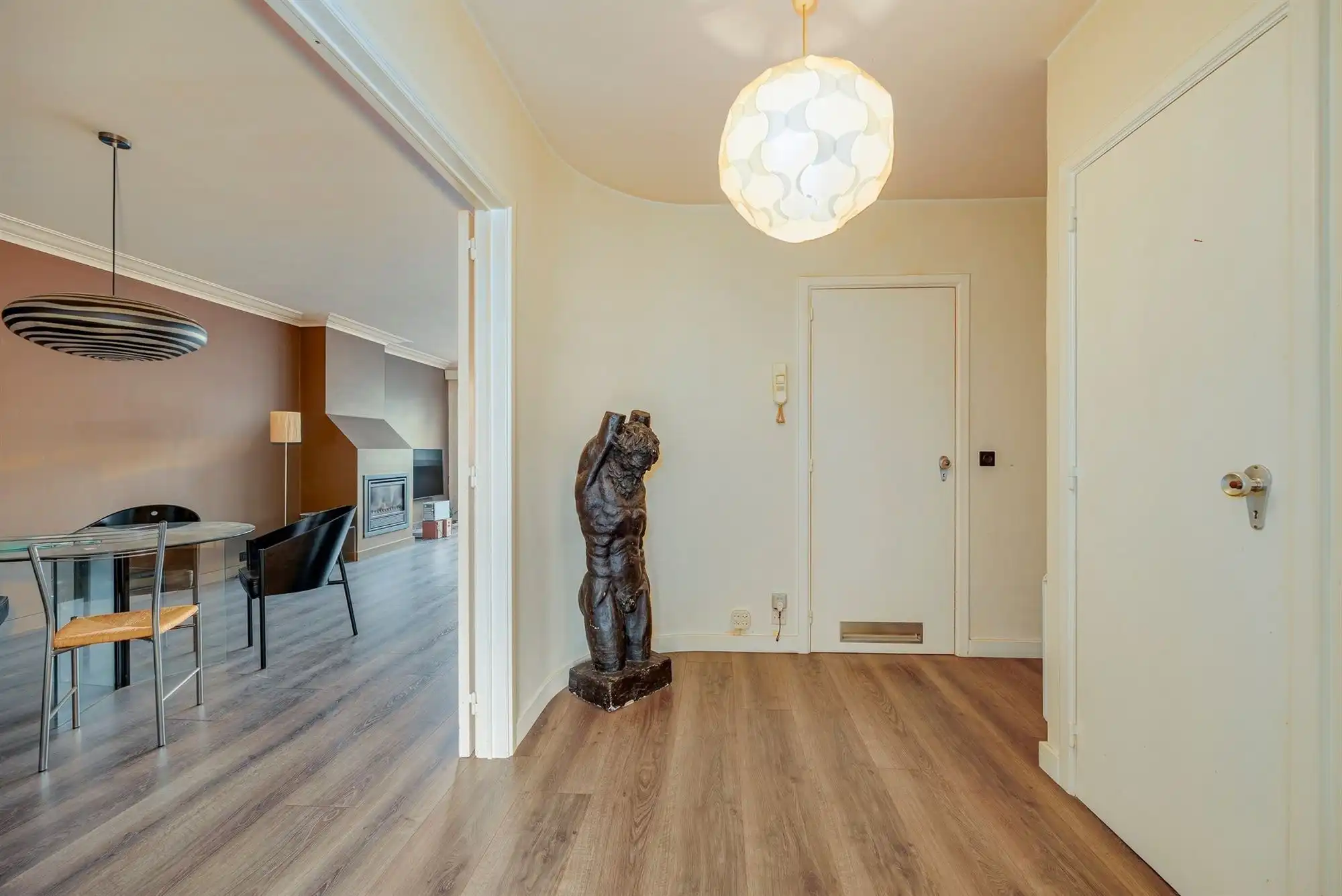 Ruim 2 Slaapkamer Appartement te Merksem foto 11