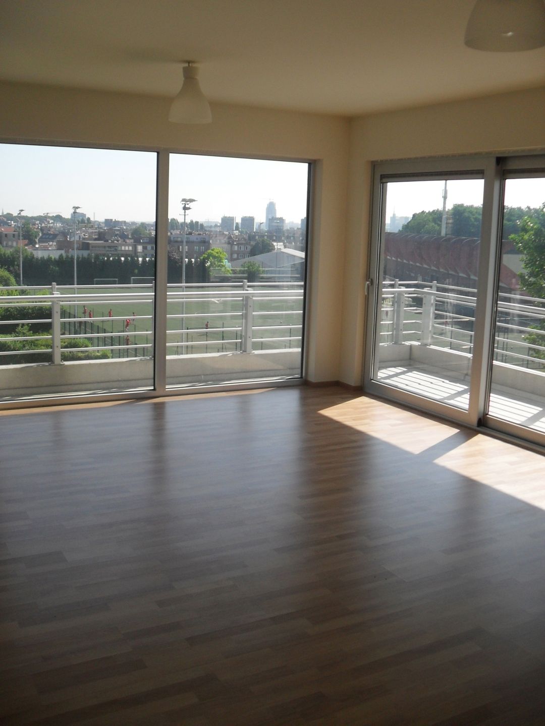 2 slaapkamer appartement met groot terras + P foto 14