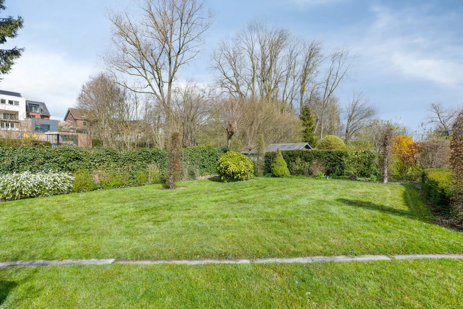 Bungalow van 176 m² met garage en tuin foto 22