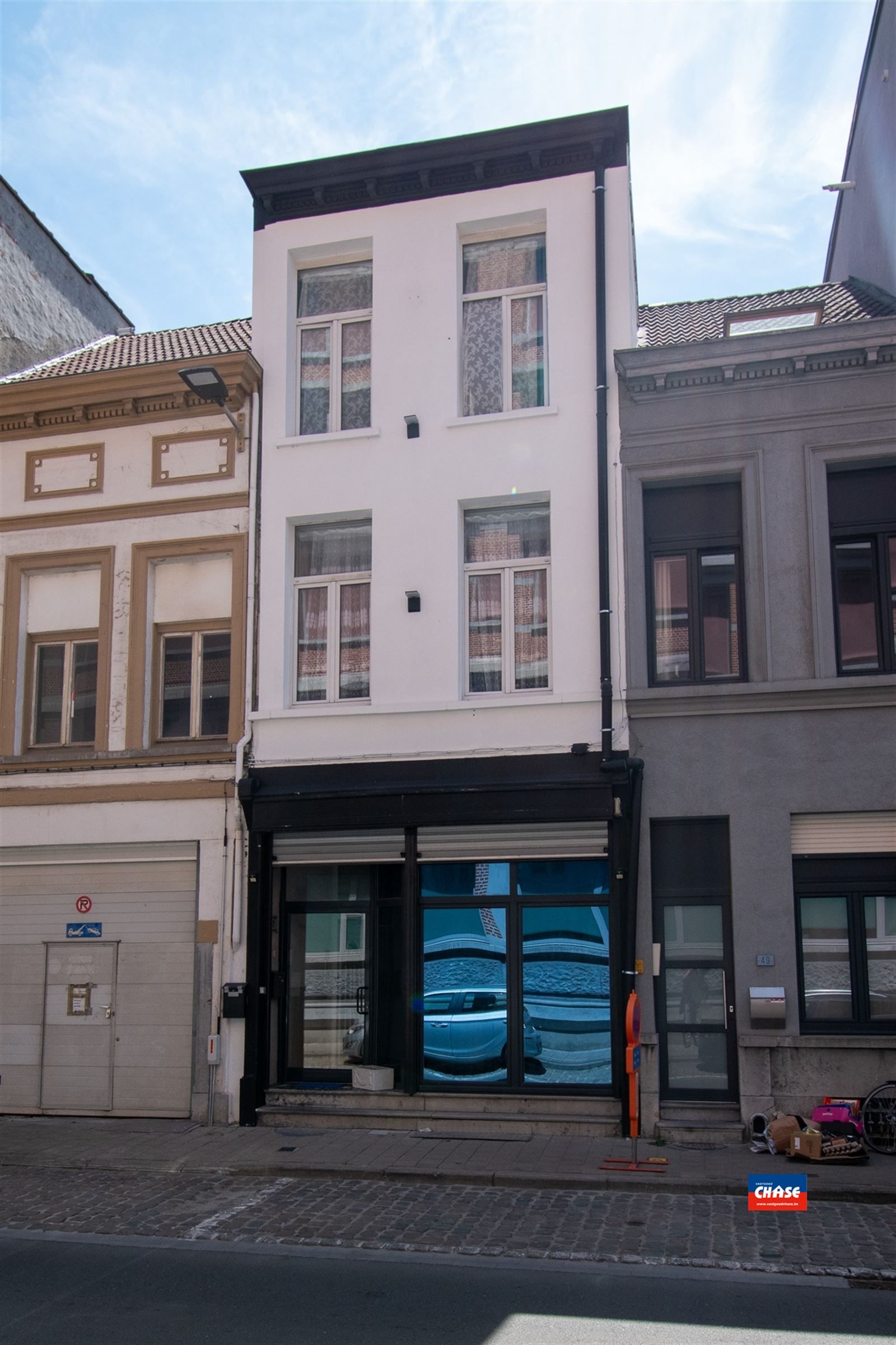 Ruime woning op toplocatie met 4 slaapkamers, 3 keukens en 3 badkamers foto 3