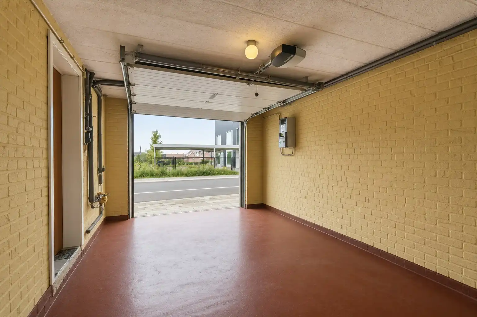 LICHTRIJKE WONING MET 3 SLAAPKAMERS, GARAGE & TUIN ! foto 18
