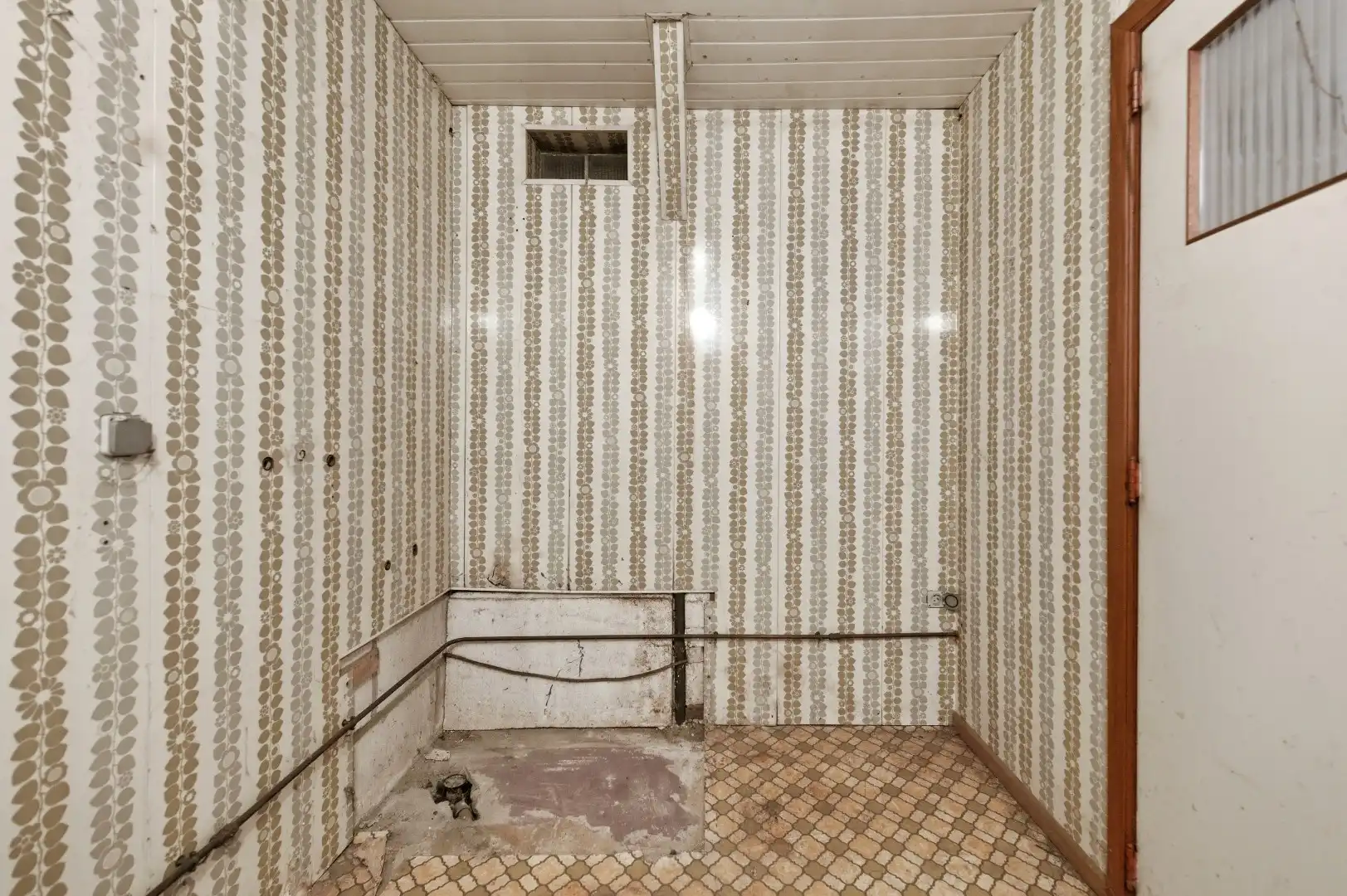 Op te frissen open bebouwing met veel ruimte en potentieel foto 17