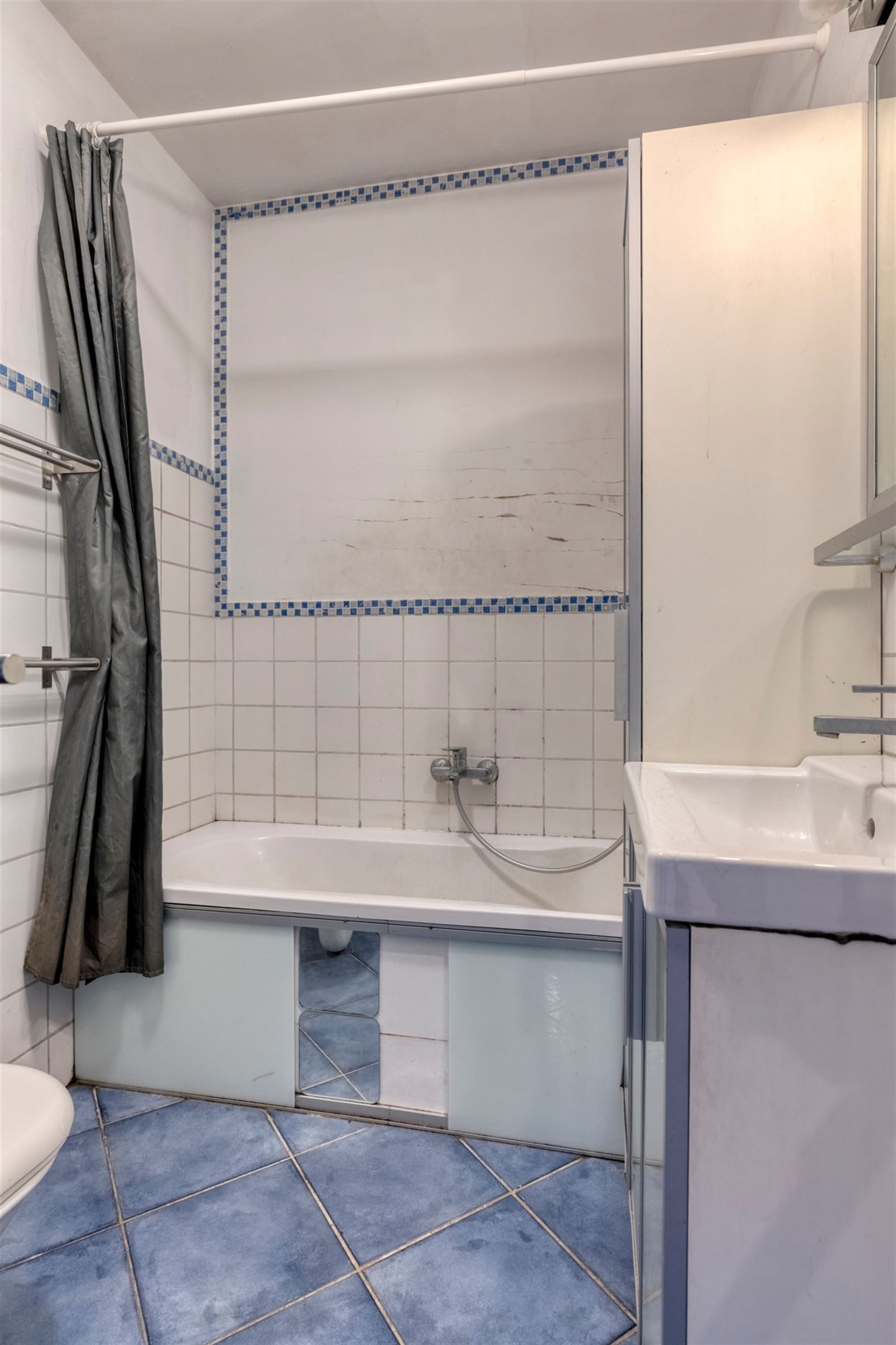 Perfect gelegen op te frissen 1 slpk appt! foto 11