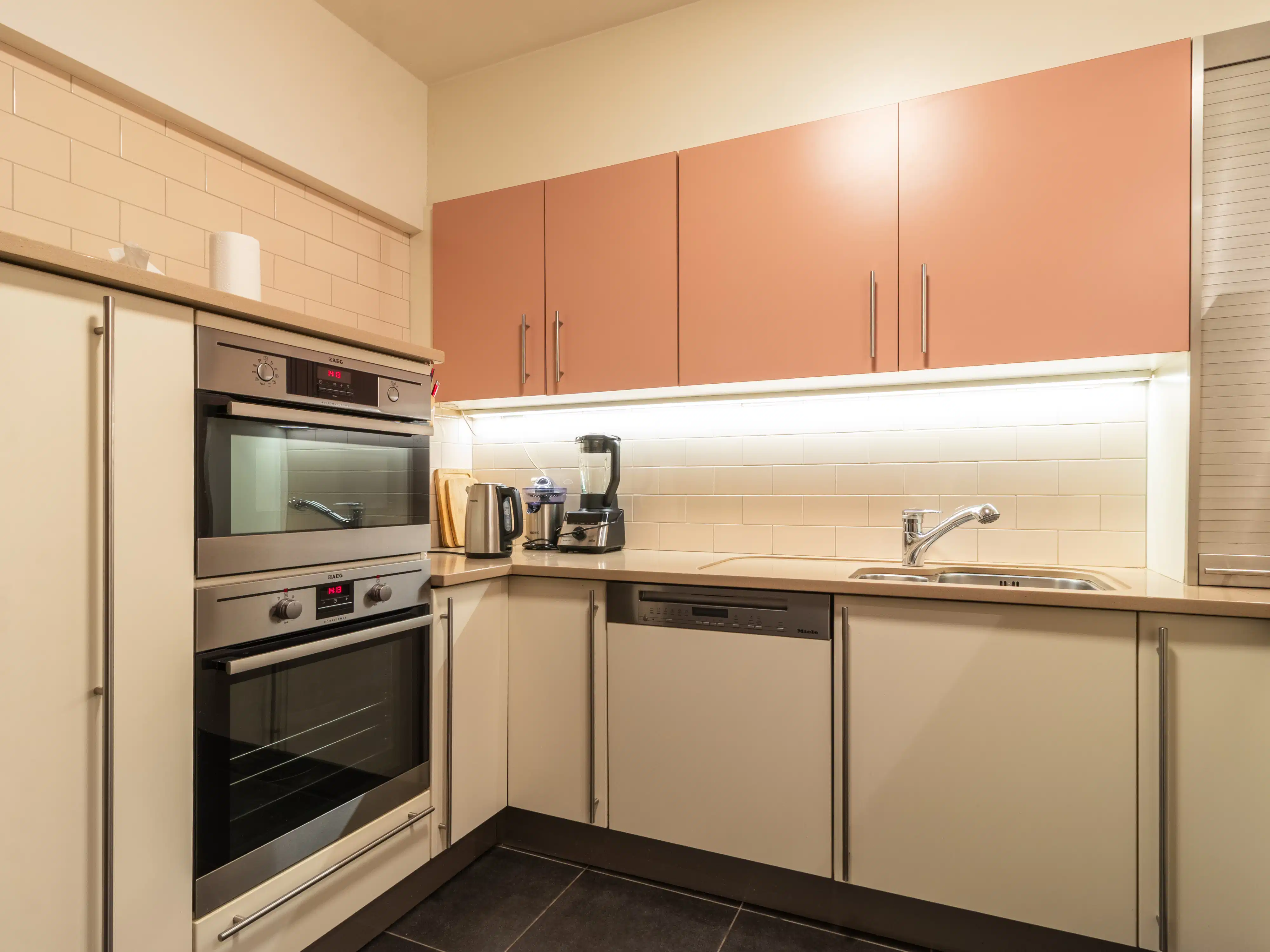 Ruim duplexappartement met garagebox en tuin foto 8