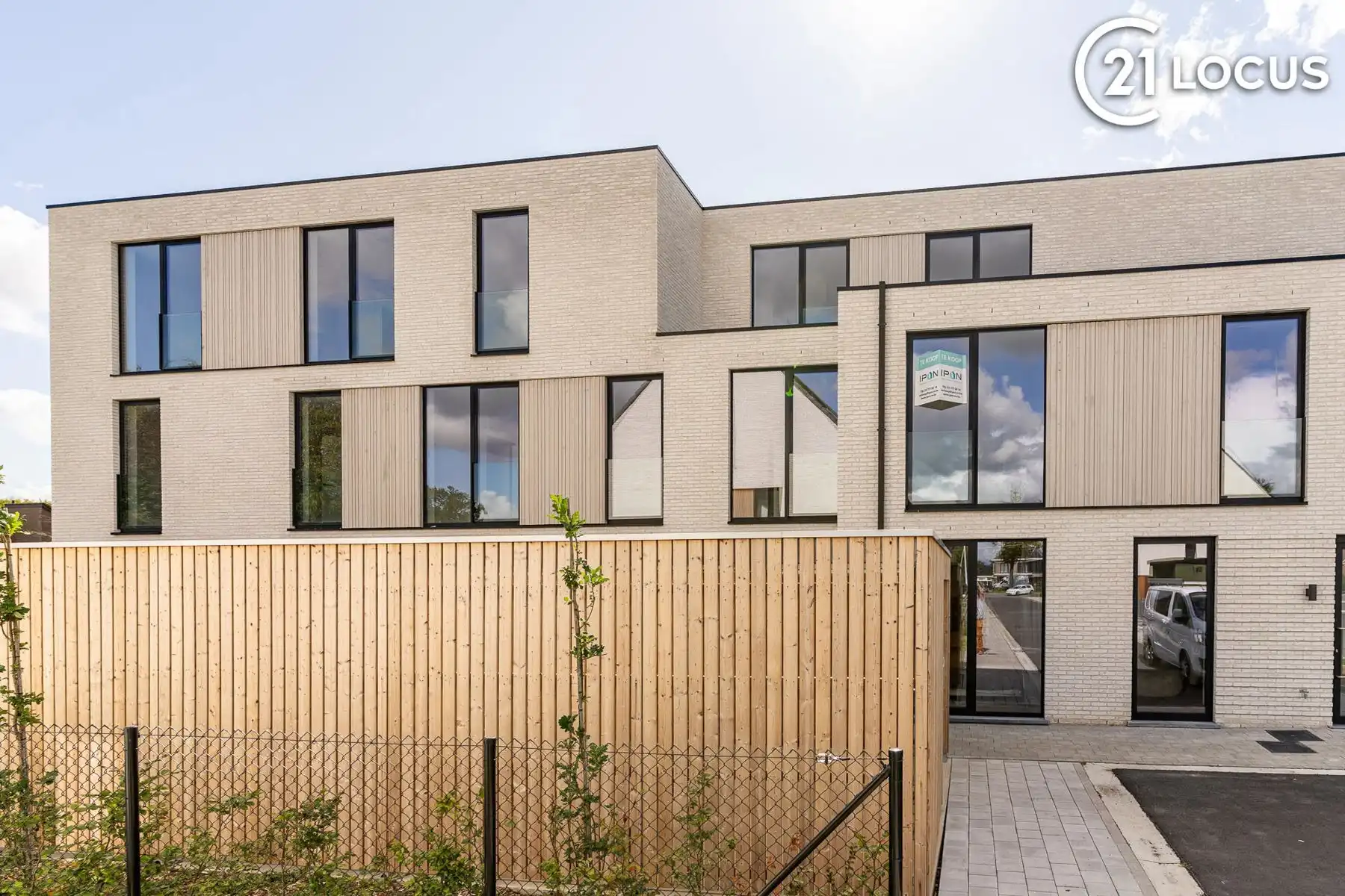 Nieuwbouwapp met 2 slpk's, terras en parking (-1) in Beveren foto {{pictureIndex}}