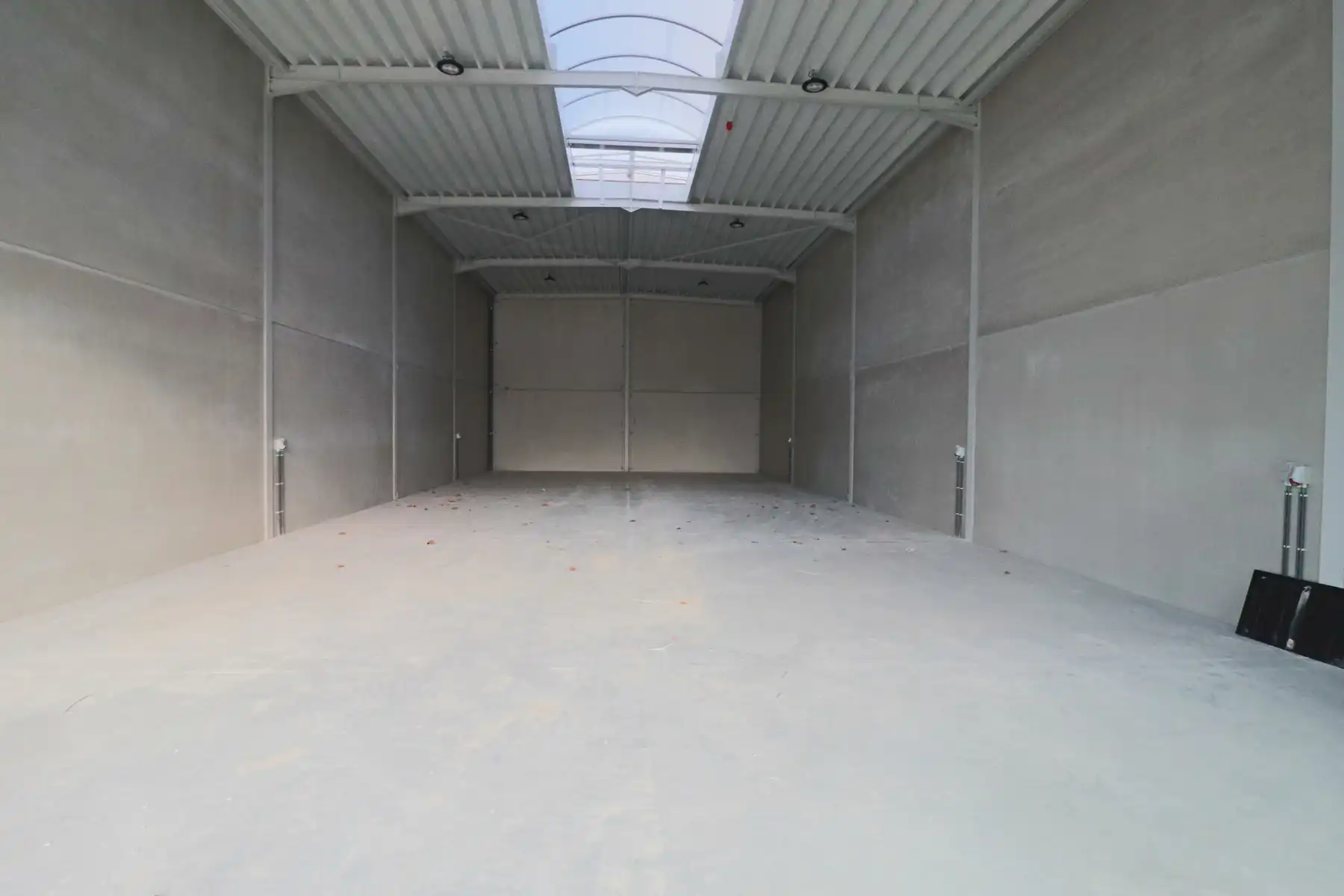 Een nieuwbouw opslag- / bedrijfsruimte van 275 m². foto 2