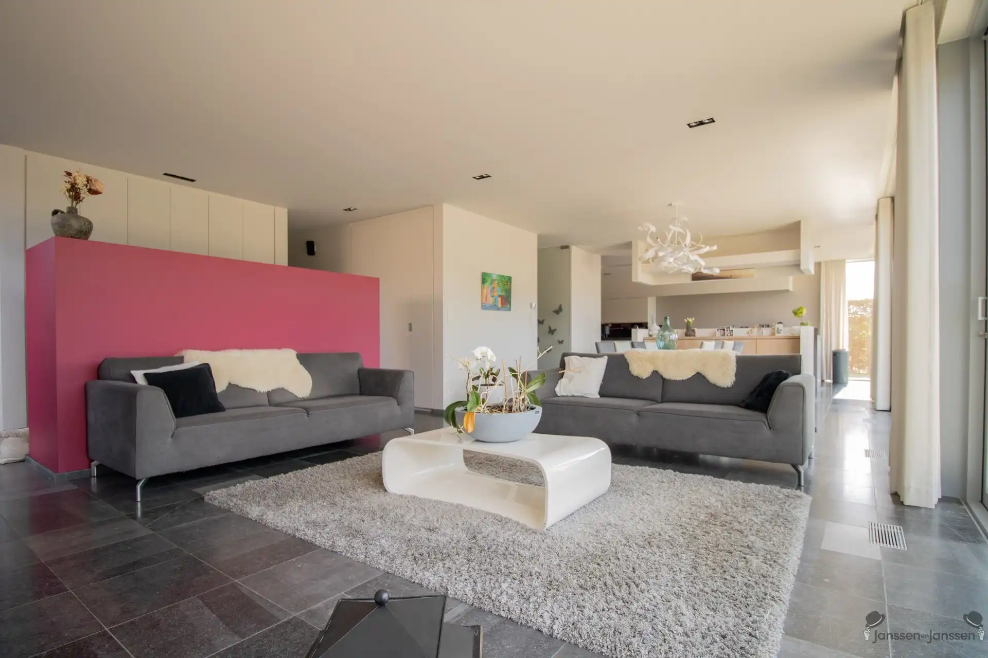 Ruime villa met 5 slaapkamers, 2 badkamers, buitenzwembad en poolhouse op 1.020 m² foto 3
