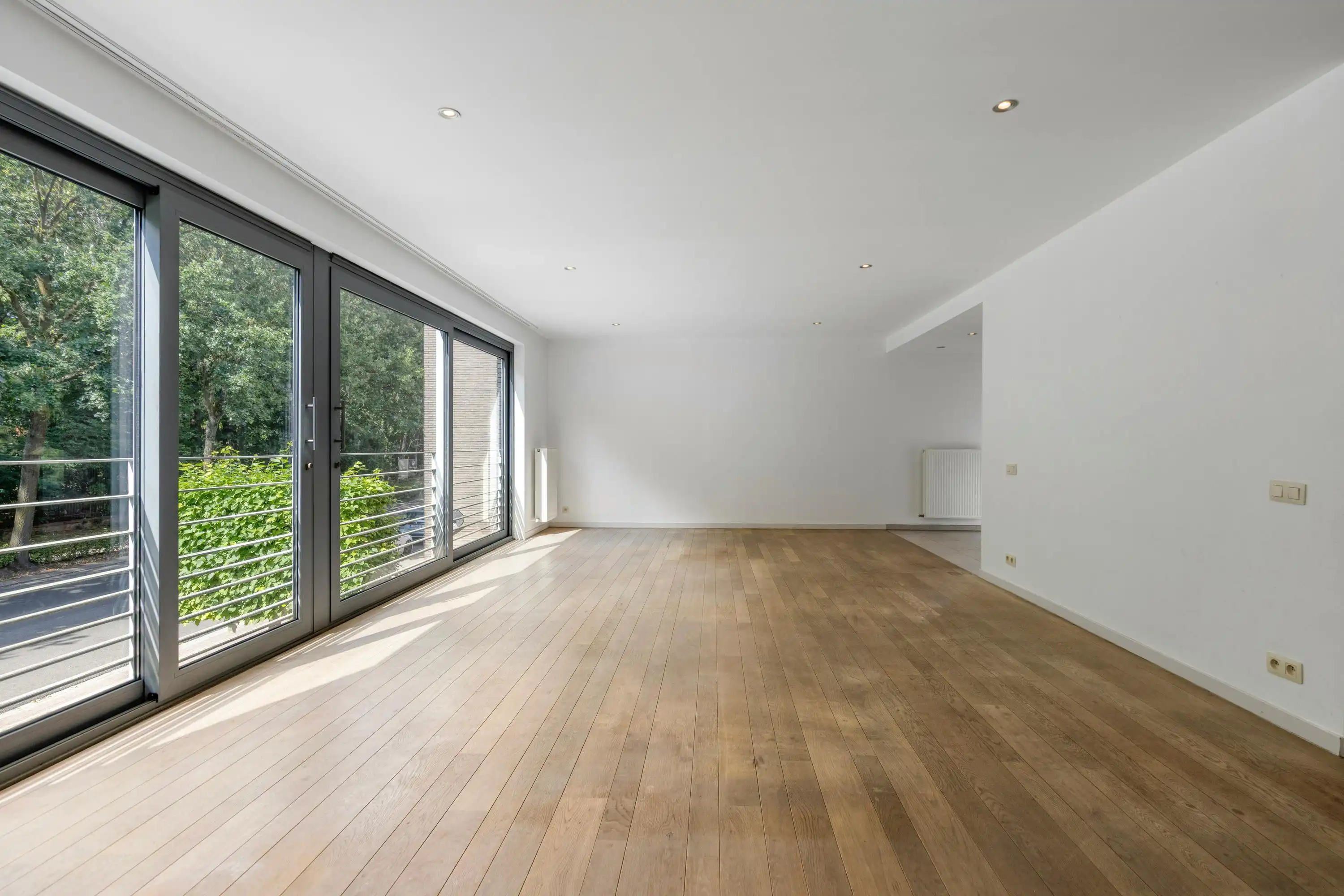 Ruim appartement met 2 slpk en garage te koop in Brasschaat foto 5