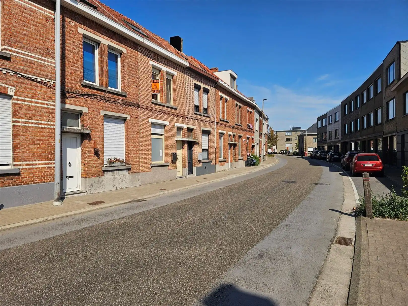 Hoofdfoto van de publicatie: Instapklare rijwoning met 3 slpks en tuin.