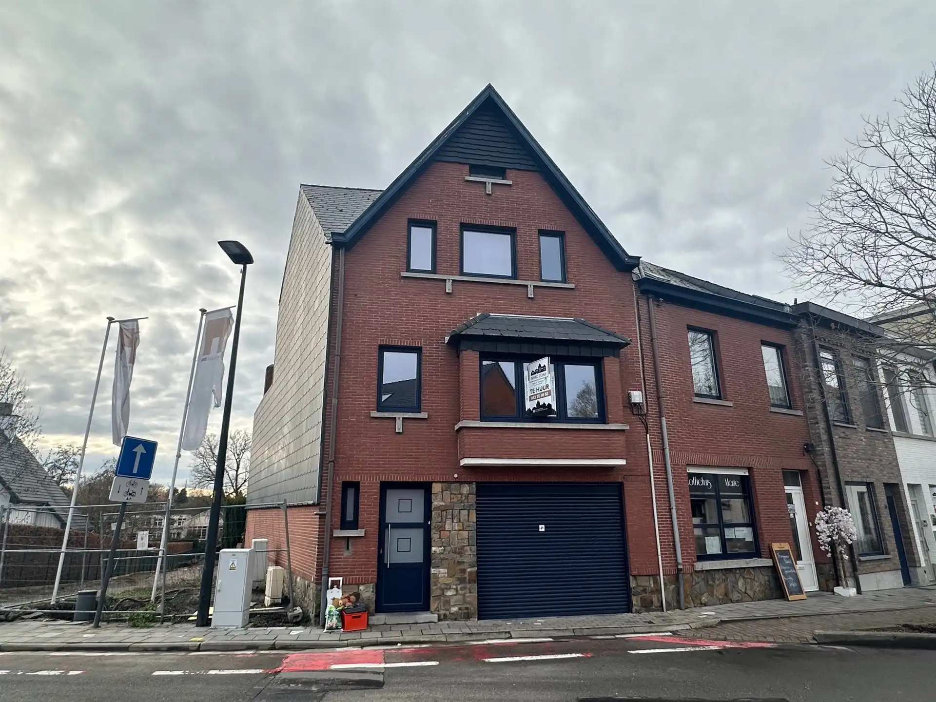 Budgetvriendelijke bel-étage met 2 slaapkamers foto {{pictureIndex}}