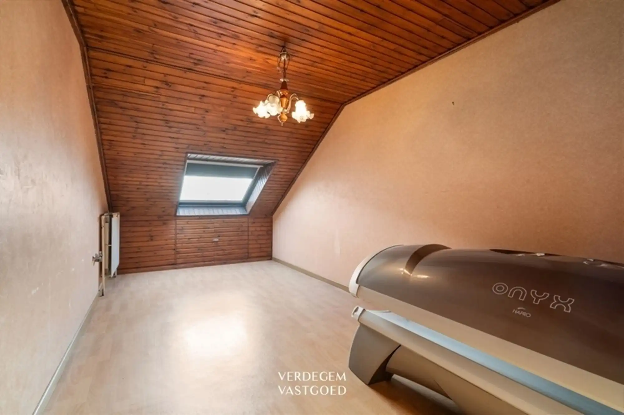 Handelspand met woonst tegenover ziekenhuiscampus Lokeren foto 10