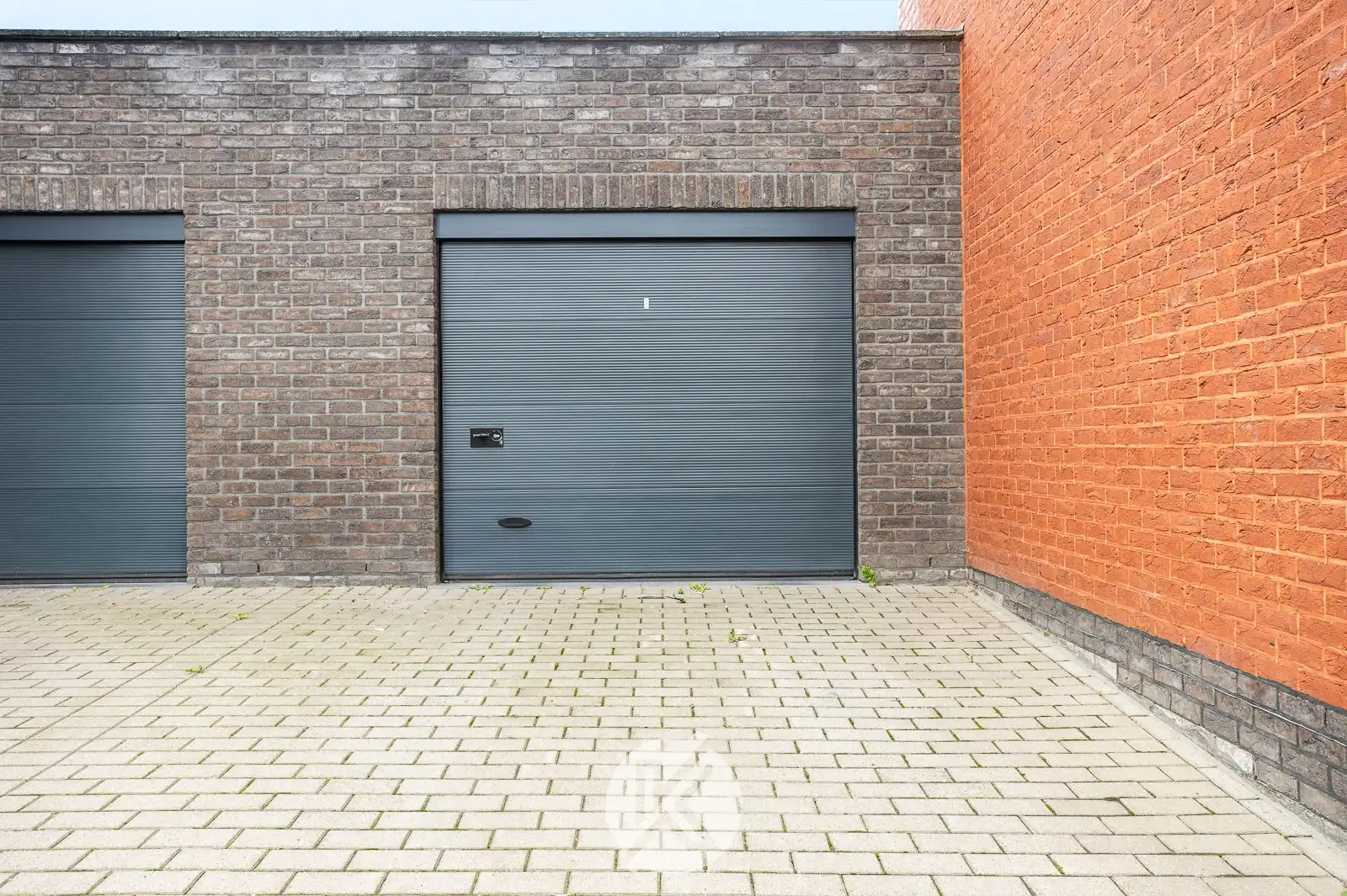 Moderne gezinswoning met aparte garage foto 23