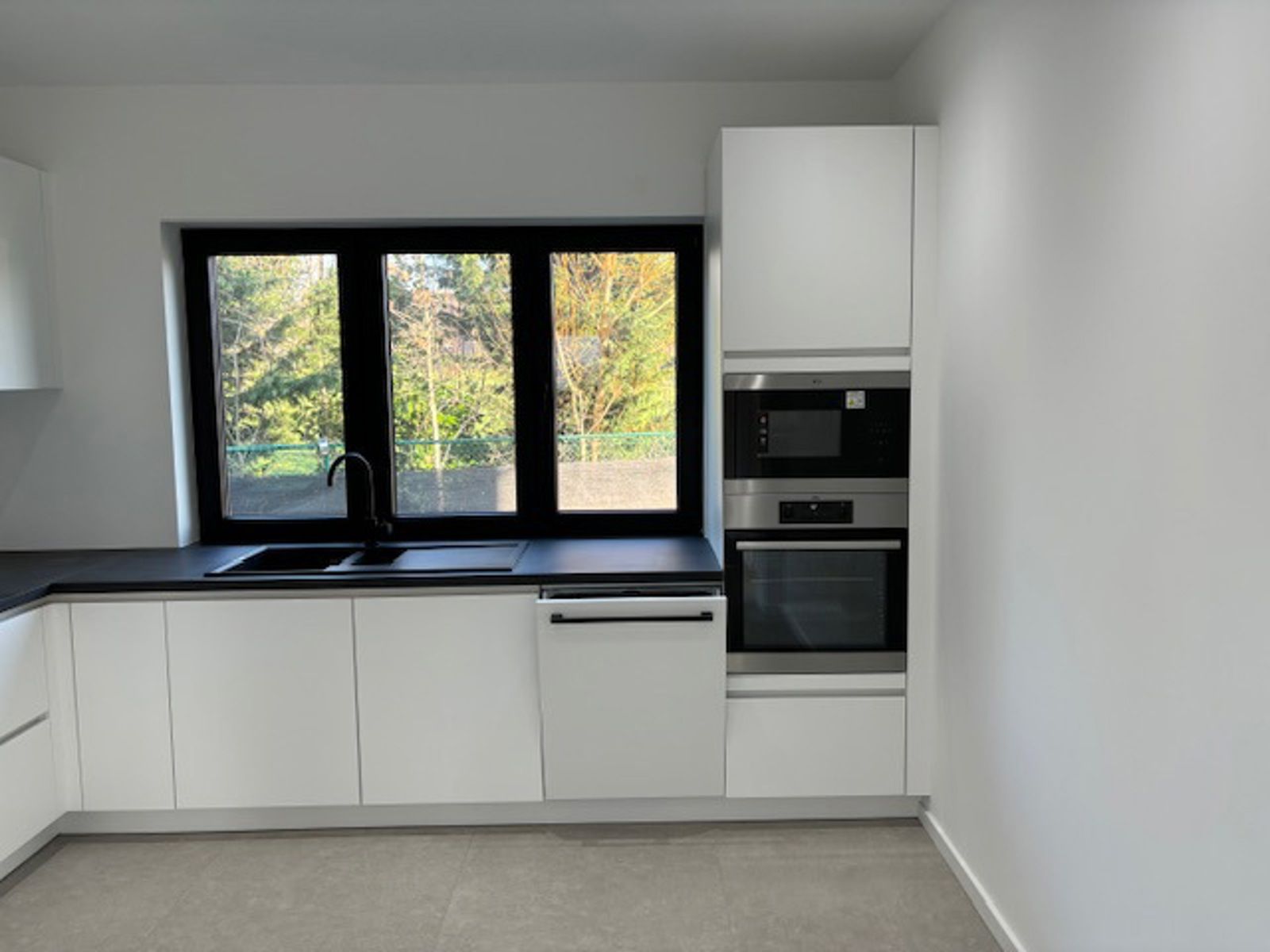Prachtige villa met 4 slpks en garage foto 12