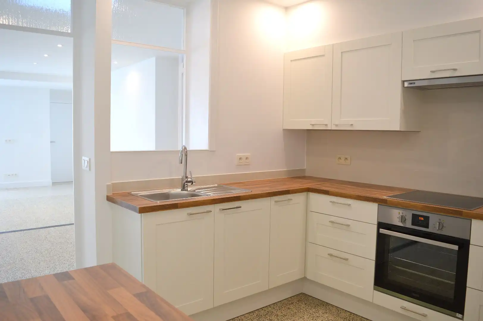 Gezellige woning met 2 slaapkamers en mooi stukje tuin te koop te Heule foto 6