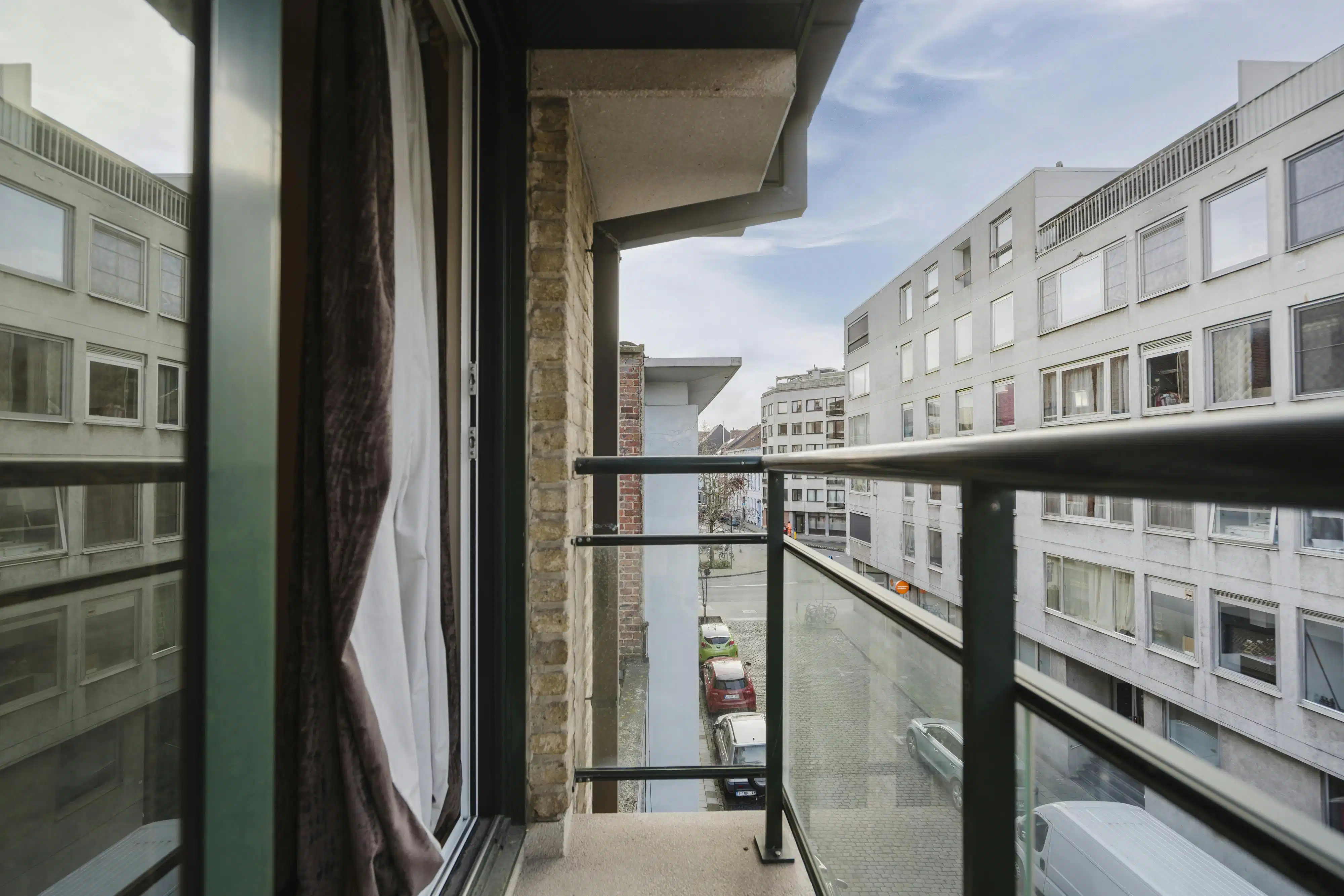 Ruim 3-slpk app. met garage in hartje Kortrijk foto 16