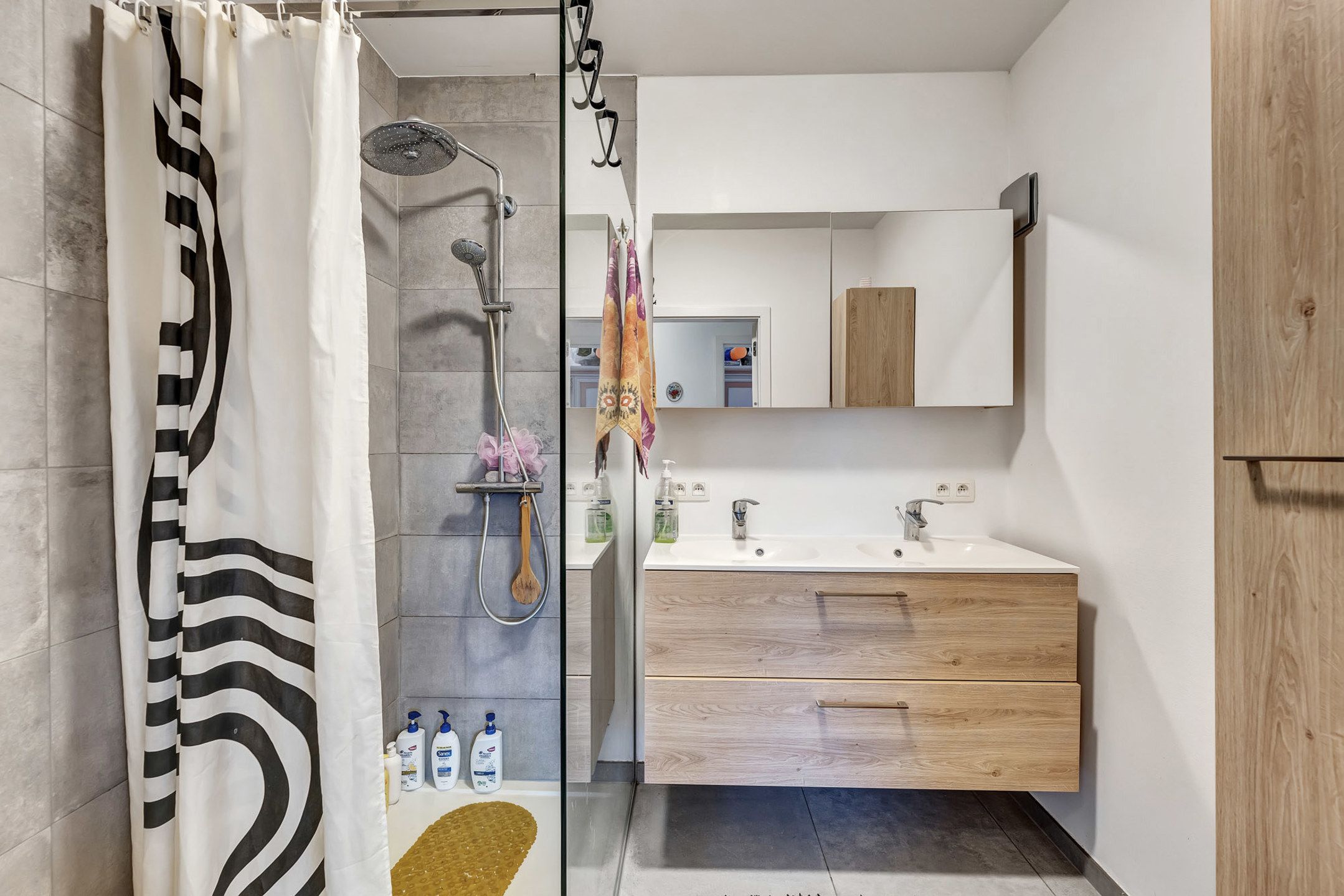 Tweeslaapkamer appartement met garage op toplocatie! foto 12