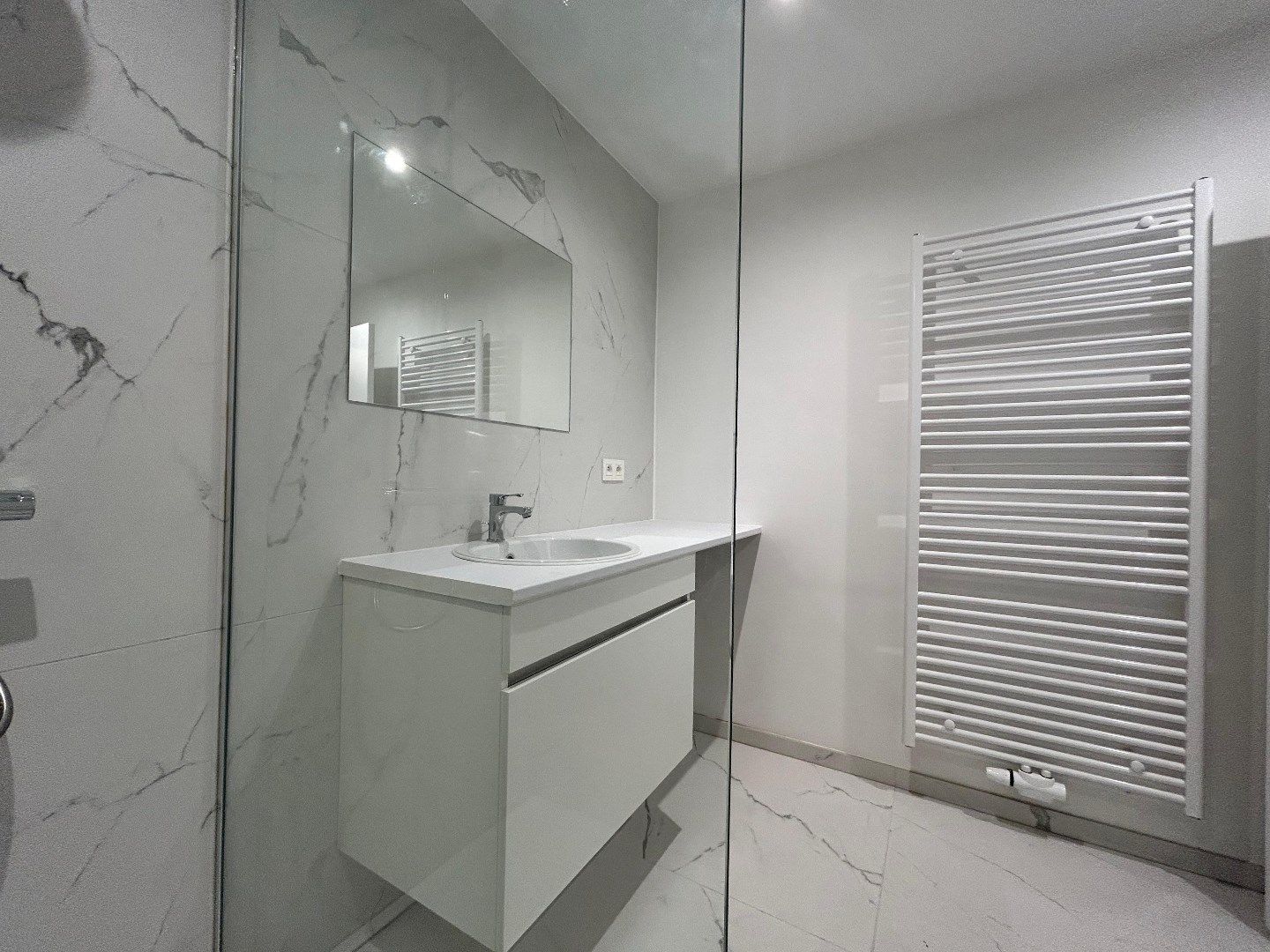 Volledig gerenoveerd 2 slpk appartement foto 13