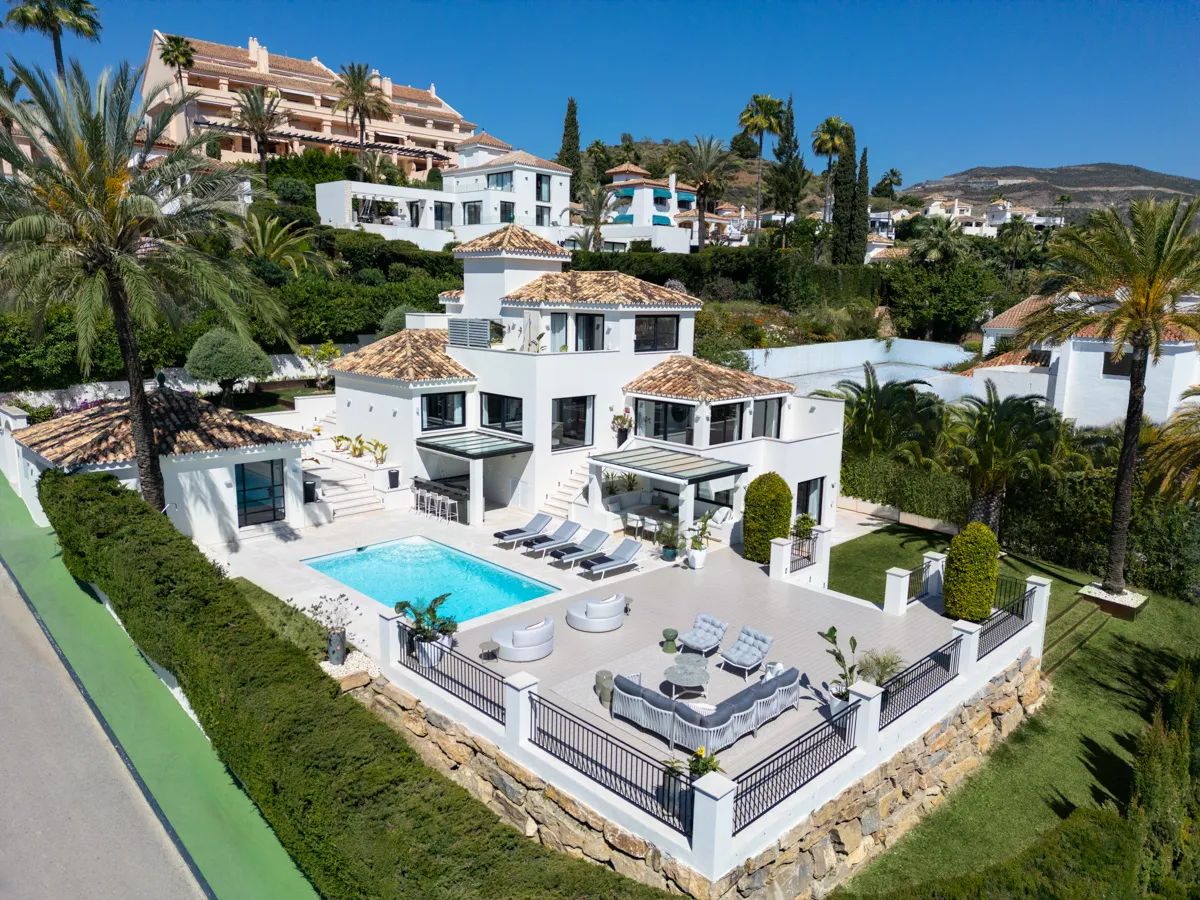 Stijlvolle luxe in Nueva Andalucía – adembenemende villa met uitzicht op La Concha en de Middellandse zee foto 17
