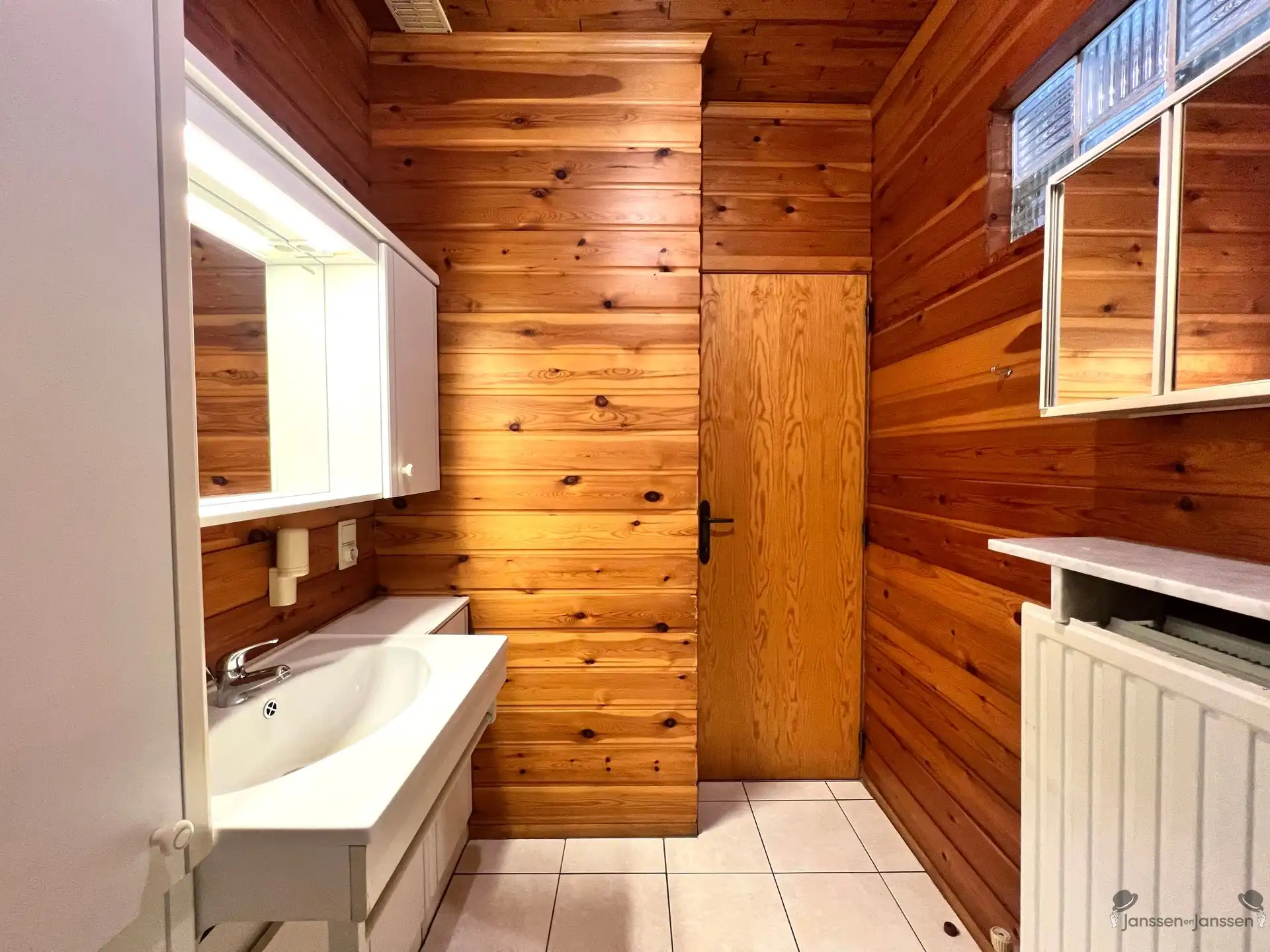 Charmante woning met garage foto 9