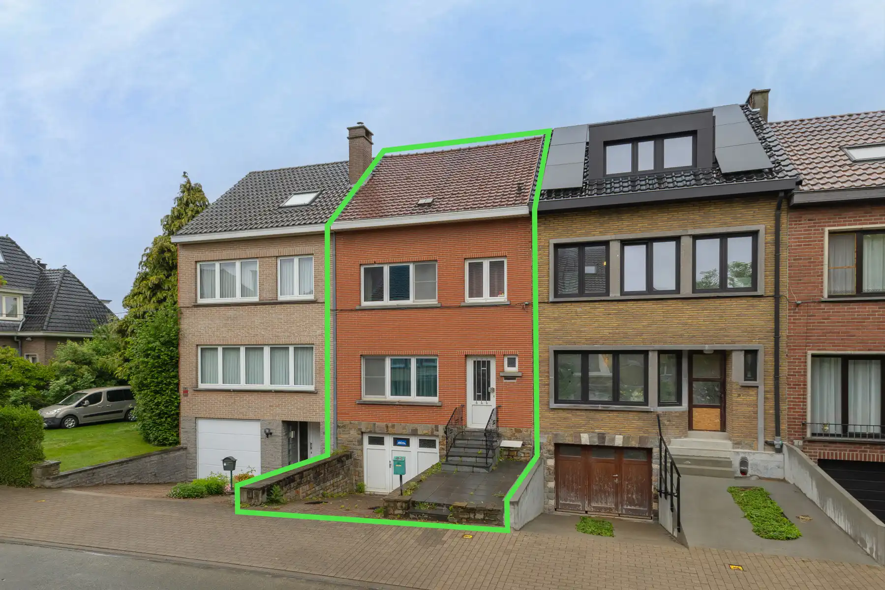 Residentieel gelegen woning met garage en tuin foto 2