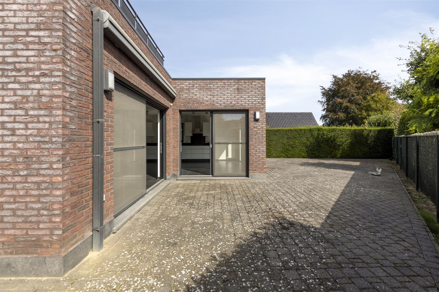 Instapklare, vrijstaande woning op 5a14ca. Voorzien van 4 slaapkamers en een inpandige garage op een rustige locatie in Kinrooi.  foto 25