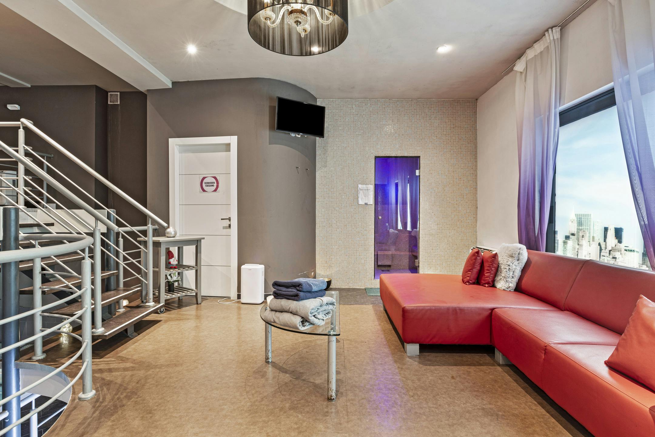 Over te nemen wellnesscentrum met 3 slaapkamer appartement foto 4