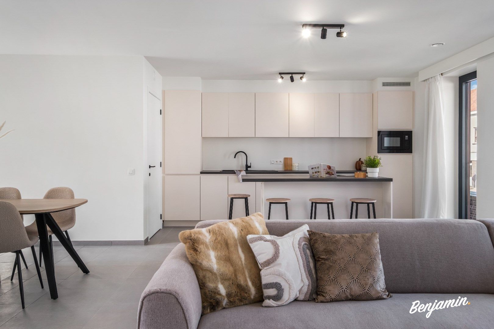 Nieuwbouwappartement met 2 slaapkamers, zonnig terras en staanplaats op de markt van Beselare foto 6
