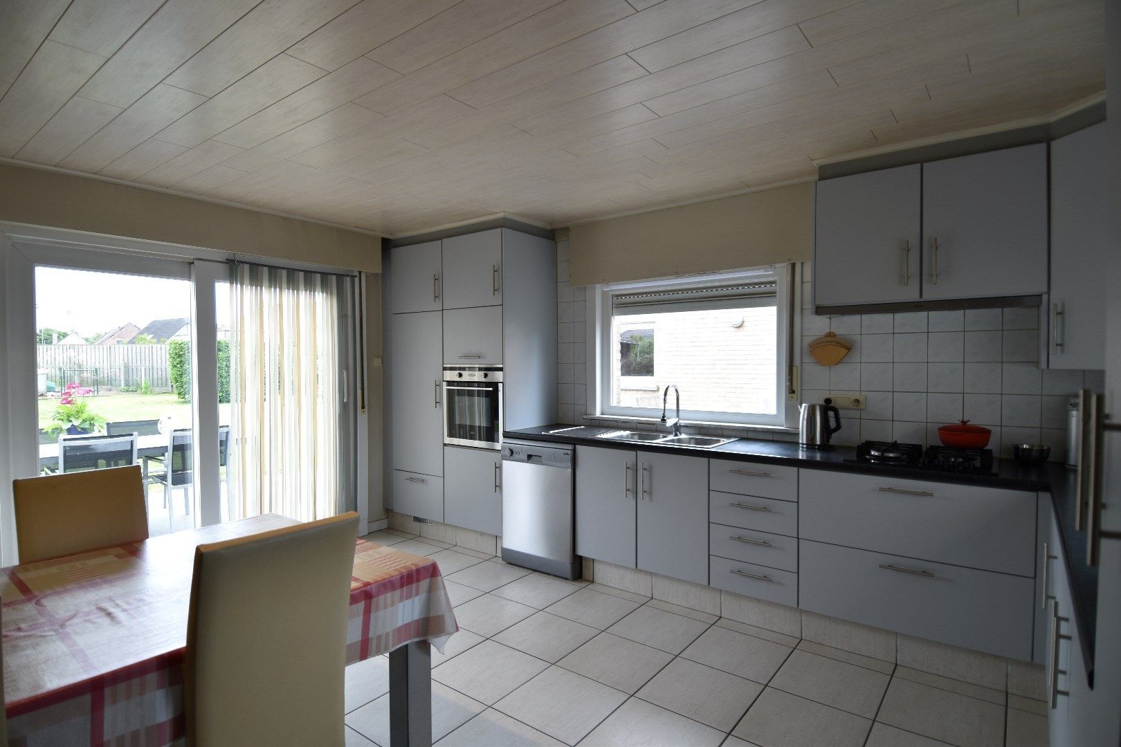 Halfopen bebouwing met 3 slaapkamers, tuin en garage te koop in doodlopende straat te Wevelgem foto 9
