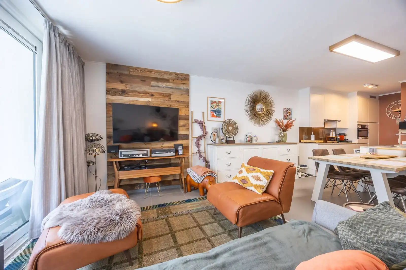 "Stijlvol appartement te koop in Oostende - moderne luxe met 2 slaapkamers en een ruime woonkamer" foto 3