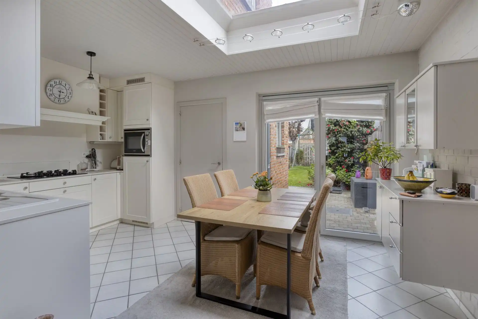 Instapklare woning met 3 slaapkamers, tuin en parkeerplaats foto 6