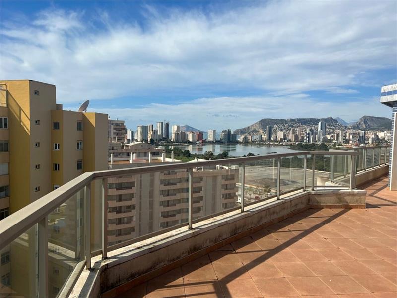 MOOI PENTHOUSE MET ZEEZICHT IN CALPE foto {{pictureIndex}}