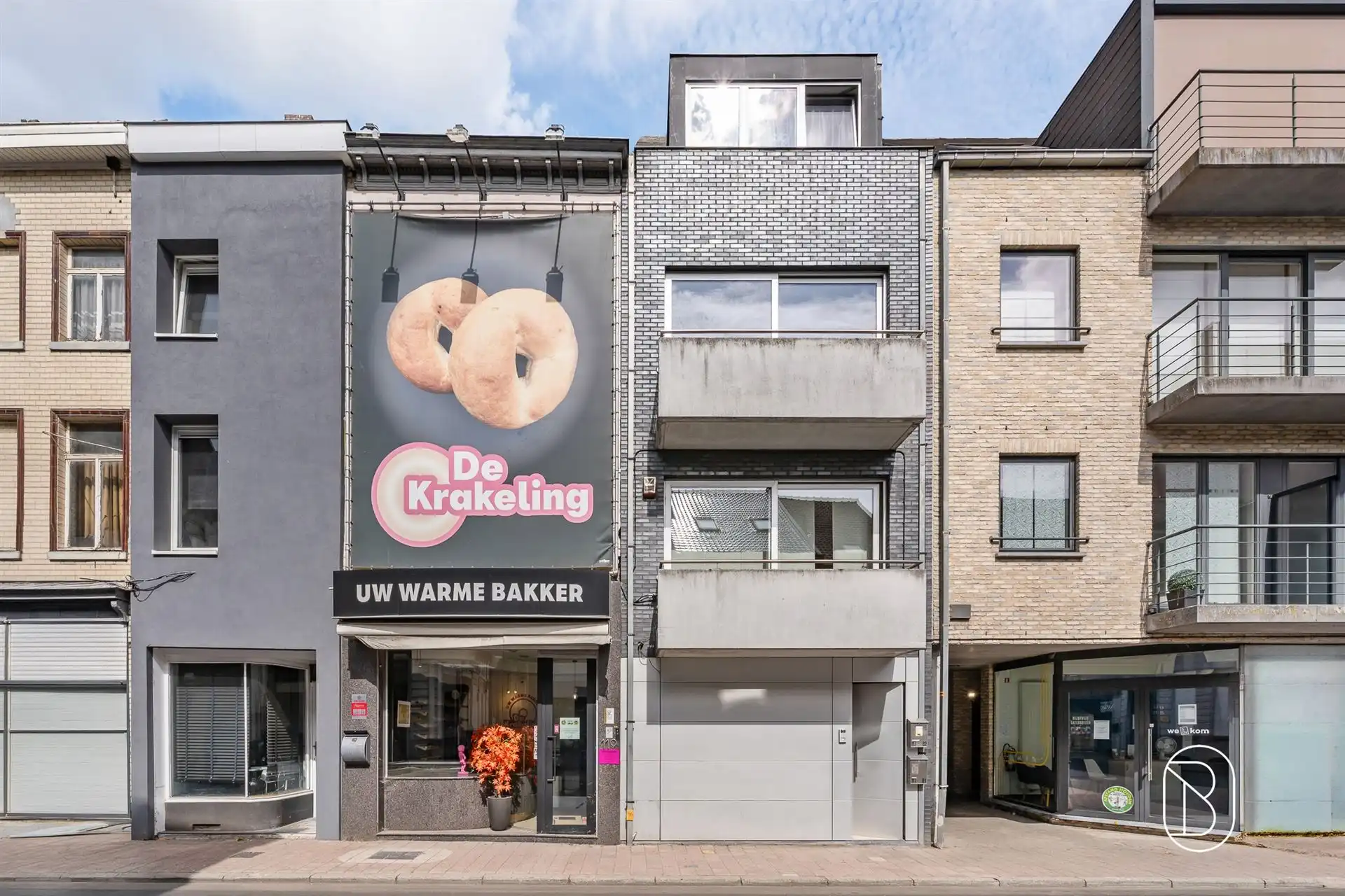 Voormalige bakkerij met woonst, garage, tuin en potentieel foto {{pictureIndex}}