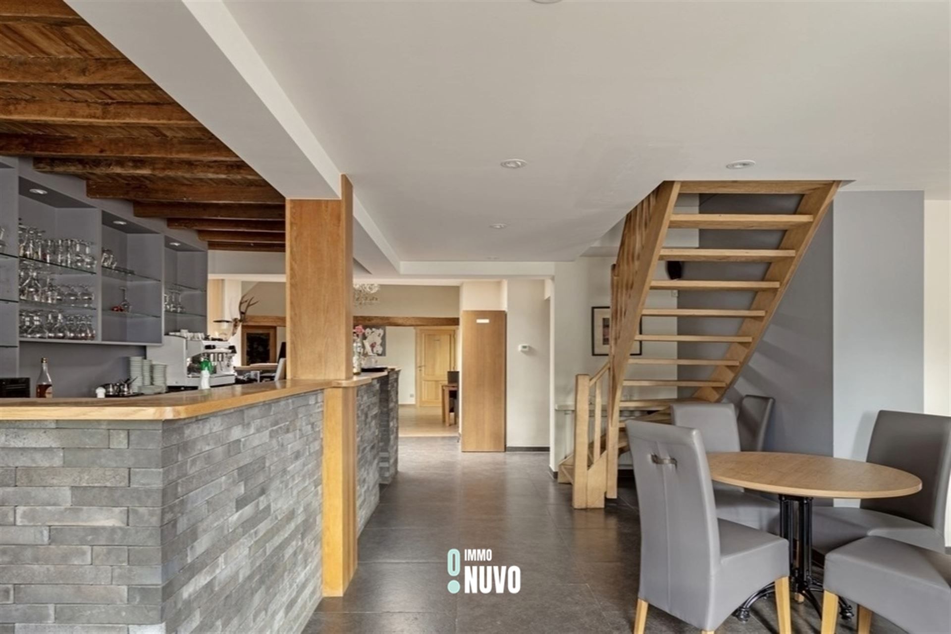 Polyvalent handelspand met woning op topligging  foto 3