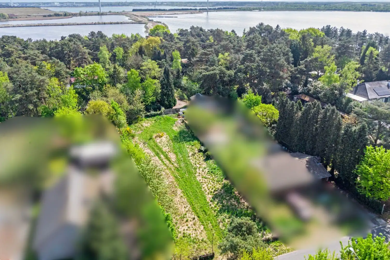 Prachtig gelegen bouwgrond van 1.277 m² voor ruime open bebouwing ! foto {{pictureIndex}}