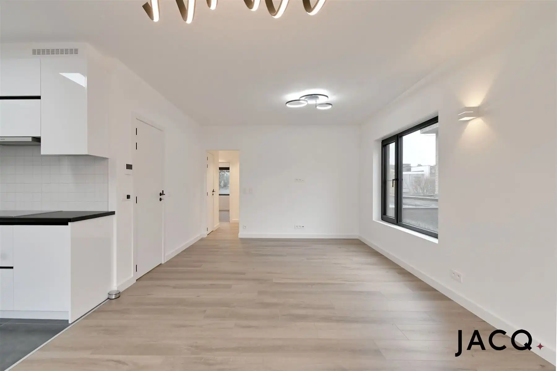 Luxueus gerenoveerd appartement te Berchem! foto 4