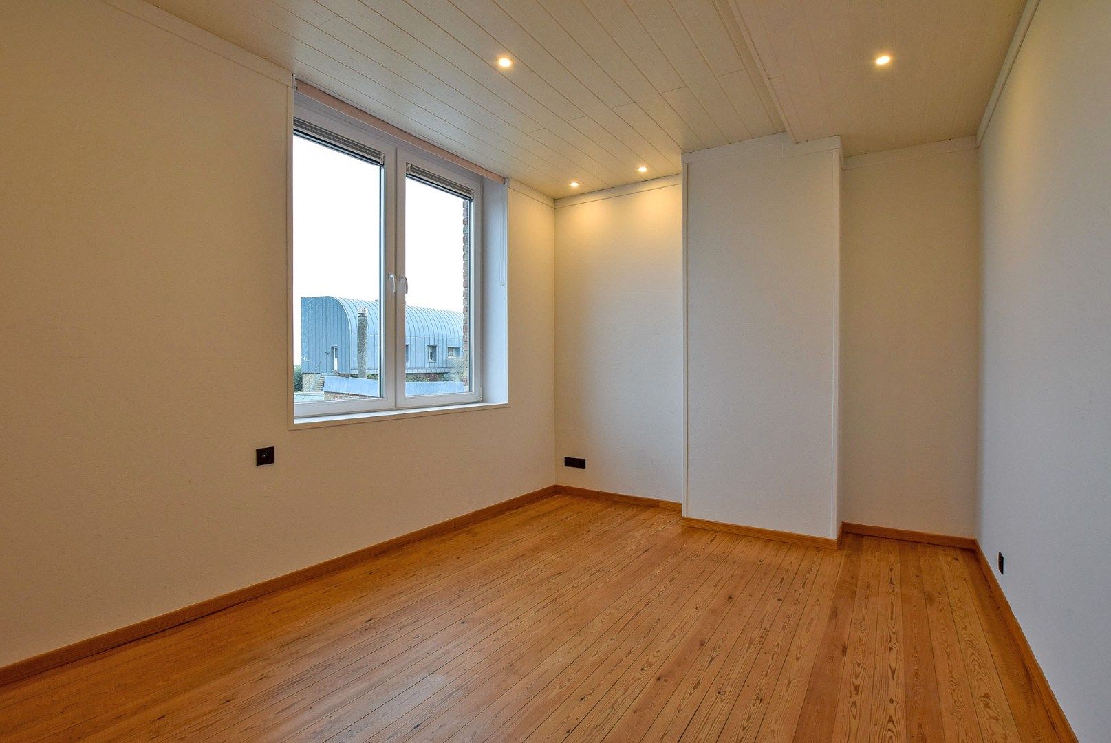 Gerenoveerde rijwoning te huur op 273m² met 3 slaapkamers te Adinkerke (De Panne)!  foto 10