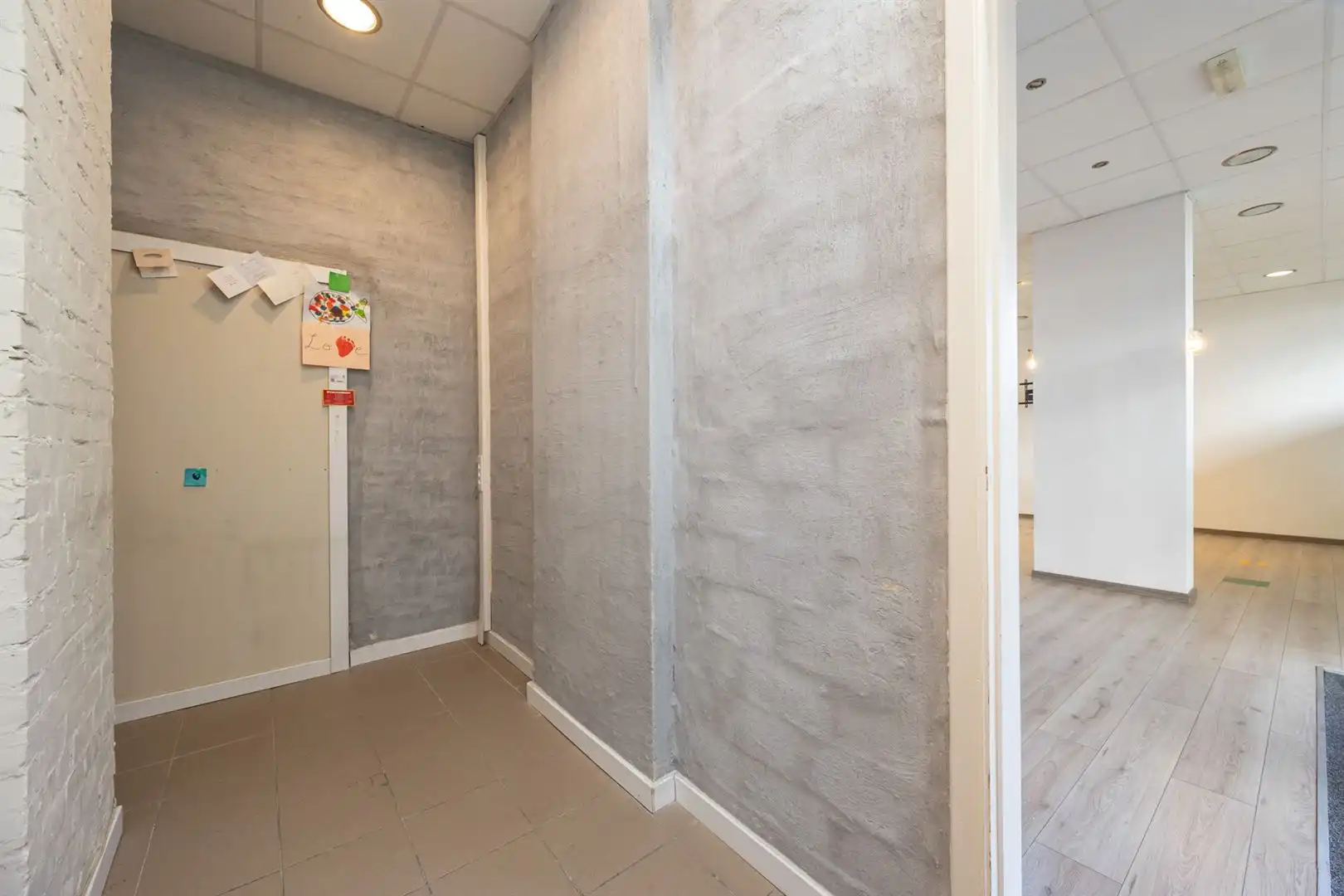 Veelzijdige commerciële ruimte met privé parkeerplaatsen  foto 25