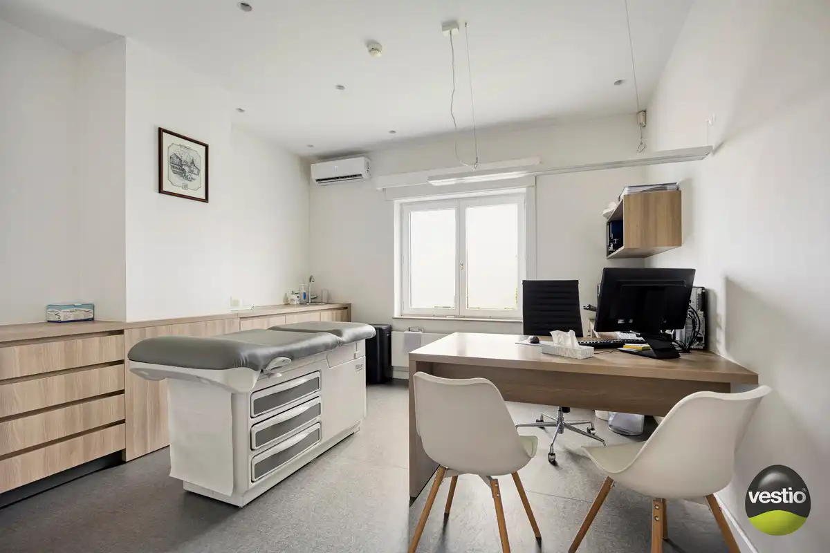 ROYALE WONING MET DOKTERSPRAKTIJK TE BILZEN HOESELT. foto 40