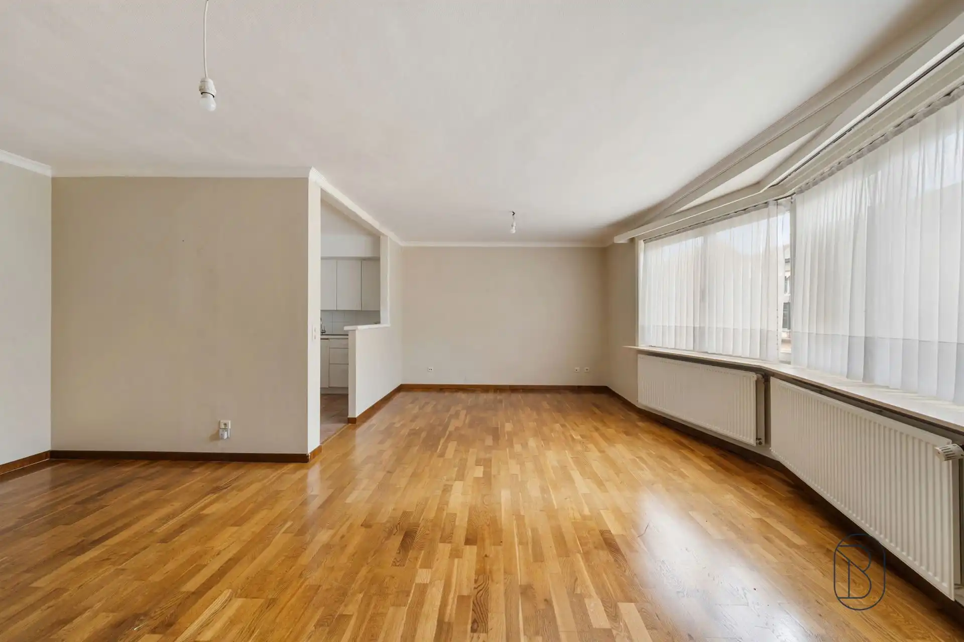 TOPgelegen leuk groot appartement met 2 slk en terras foto 3
