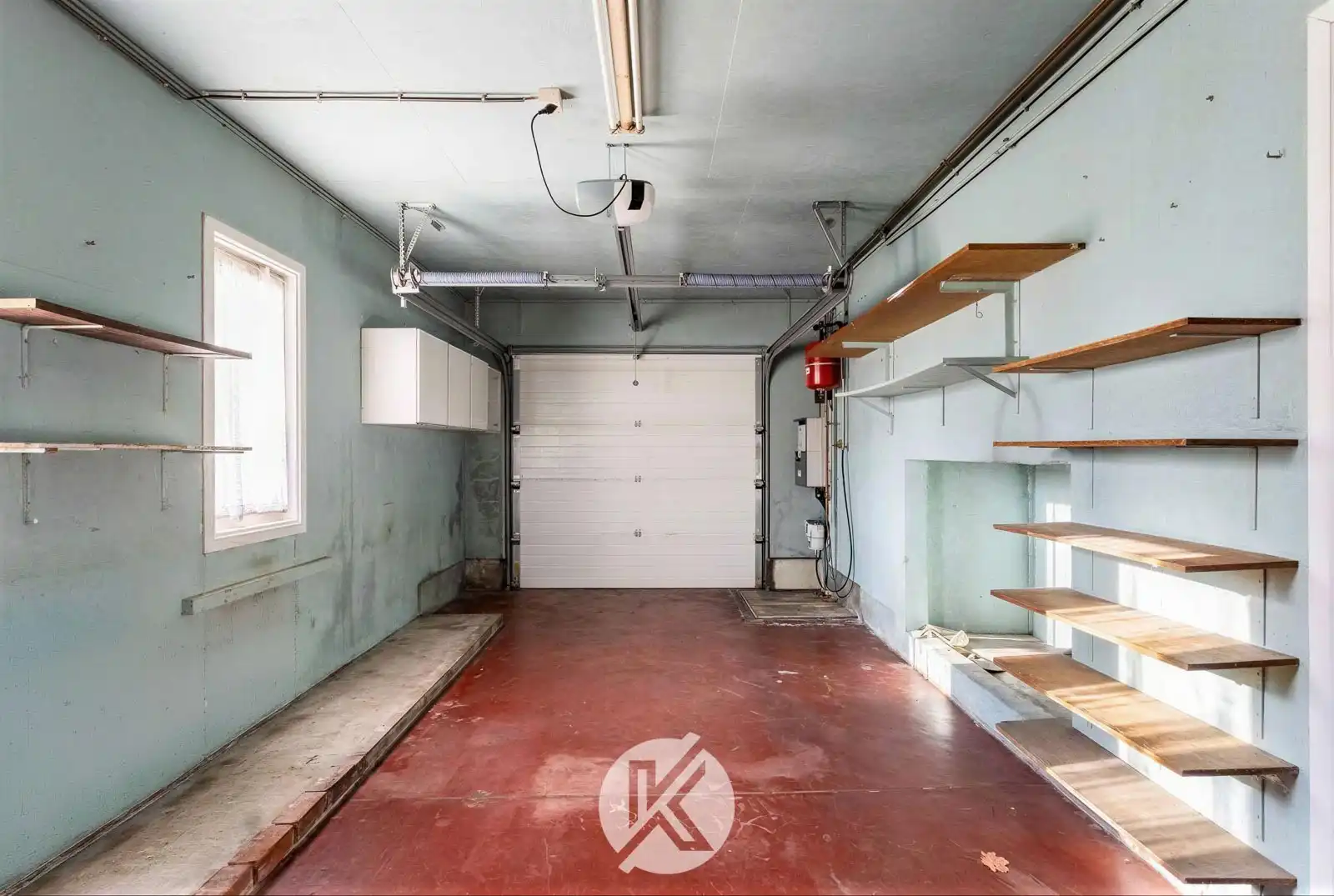 Woning in rustige wijk met renovatiepotentieel foto 12