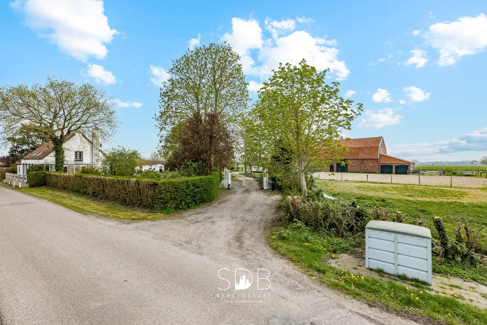 Landelijke woning met authentiek gastenhuis, stalgebouw, graslanden en buitenpiste op 20.285m² foto 36