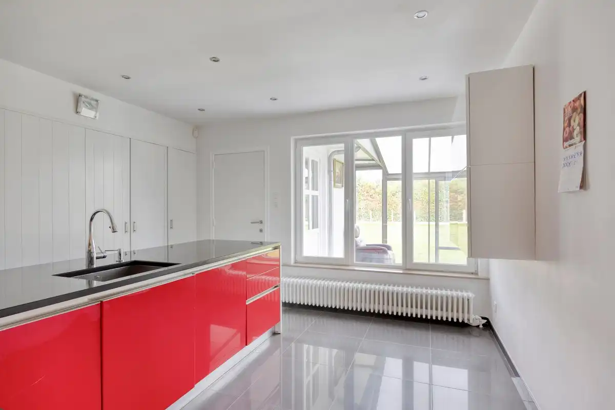 Instapklare gezinswoning met 5 slaapkamers op 16a 50ca in residentiële villawijk Henegauwberg foto 8