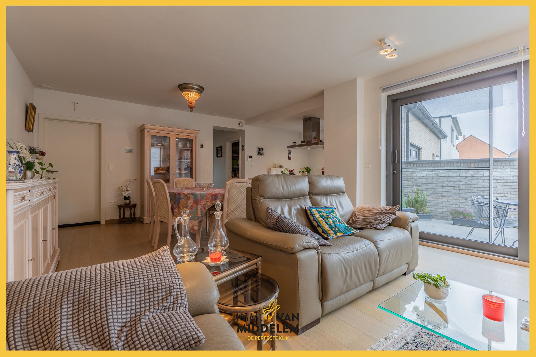 INSTAPKLAAR GELIJKVLOERS 2-KAMER APPARTEMENT - GROOT TERRAS foto 2